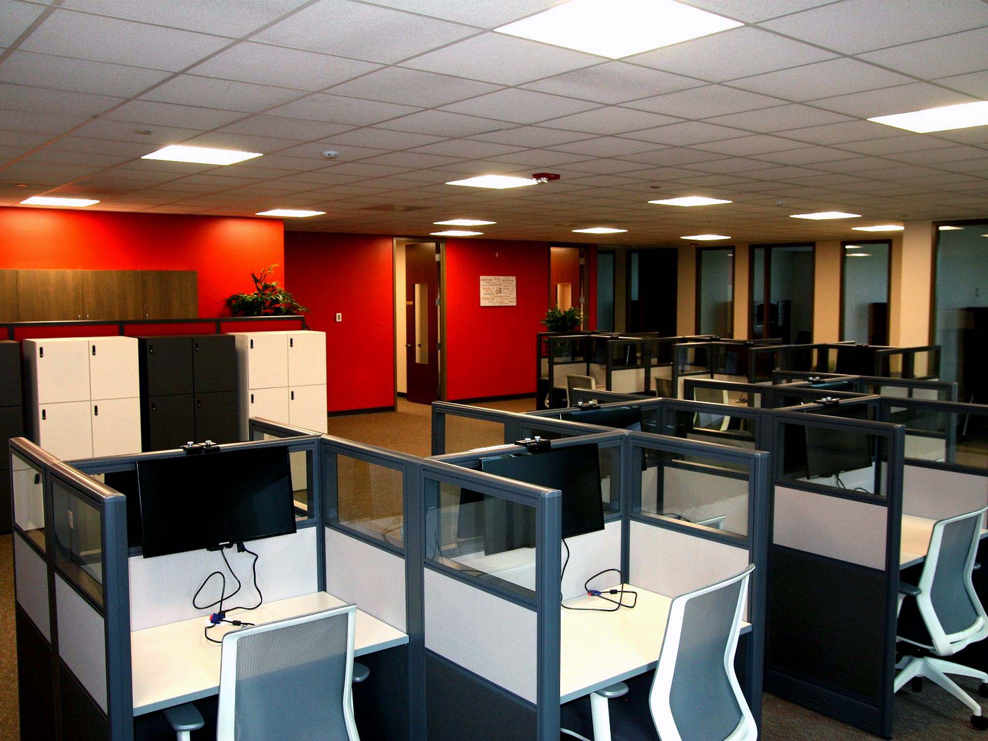 call_center_cubicles_staggered_look_3_ft_x3_ft._cubicles_emerald_cahrcole_silver_orange_