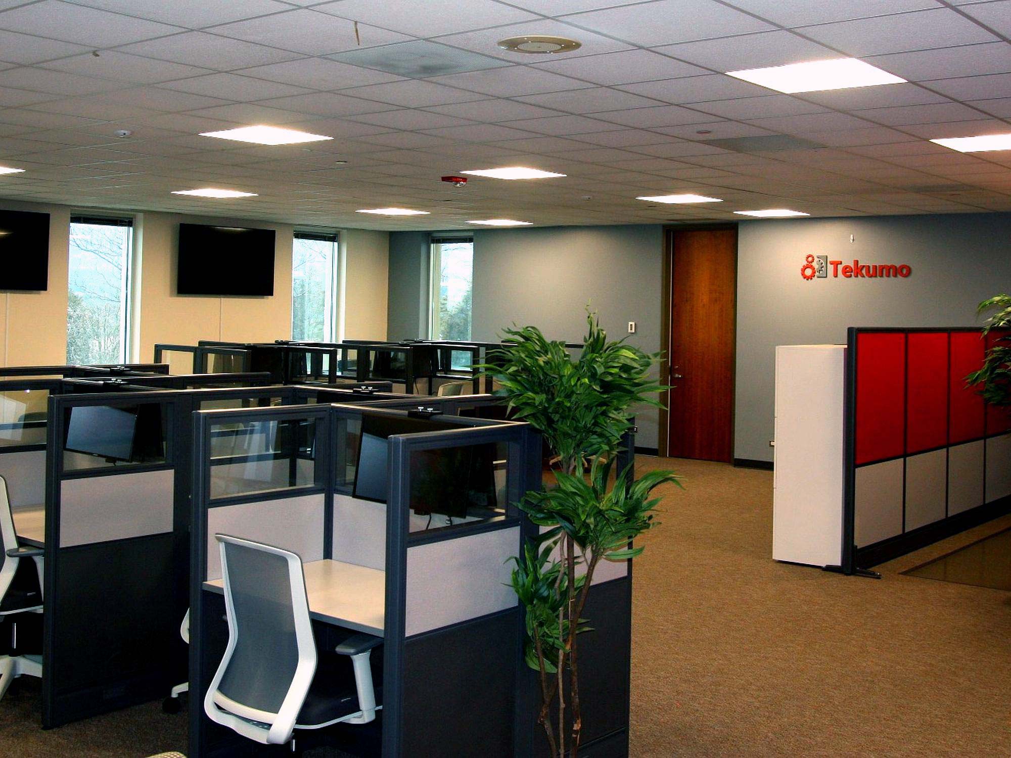 call_center_cubicles_staggered_look_3_ft_x3_ft._cubicles_emerald_organge_silver_charcoal_designer